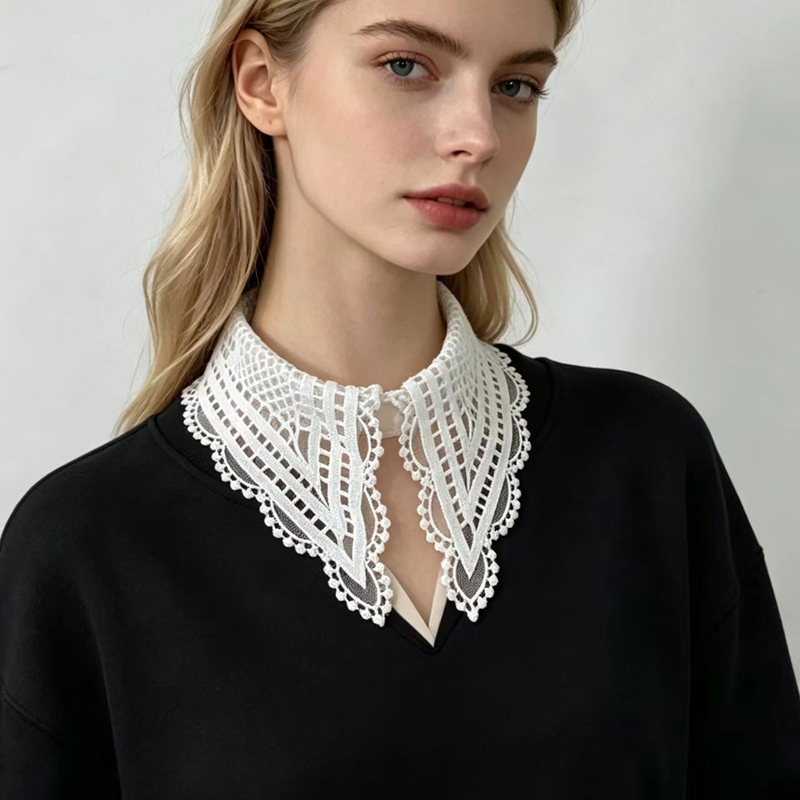 レディホワイト フリル付き付け襟 花柄 刺繍入り 取り外し可 - Embroidery のレビューと価格